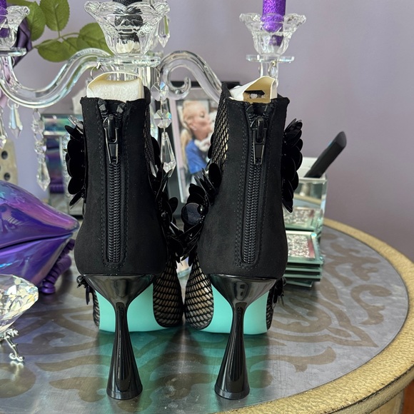 Betsy Johnson Elegant Black Mesh Women's Shoes size 7 NWOT statement heel. - Picture 6 of 7